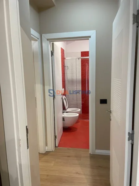 Tirane, jepet me qera apartament 1+1 , 950 € 