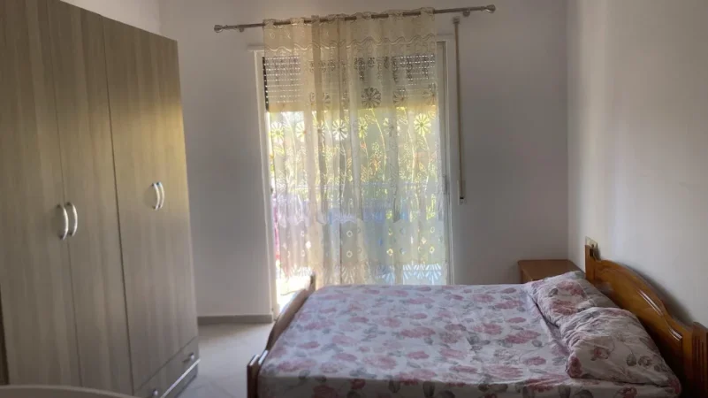 Tirane, jepet me qera apartament 1+1 Kati 4, 80 m² 450 € (RRUGA E DIBRES)