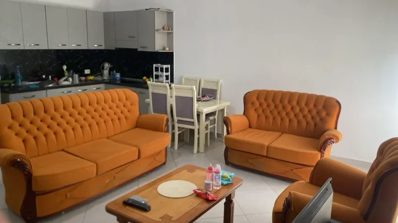 Tirane, jepet me qera apartament 1+1 Kati 4, 80 m² 450 € (RRUGA E DIBRES)