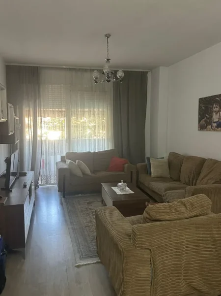 Tirane, jepet me qera apartament 2+1 Kati 3,