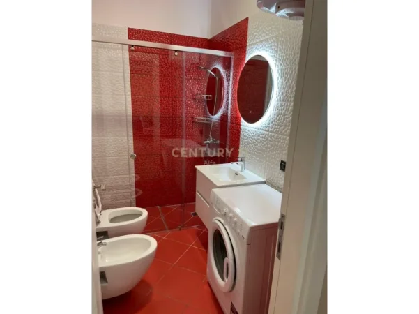 Tirane, jepet me qera apartament 1+1+Ballkon Kati 2, 95 m² 950 € (Rruga e Kosovareve)