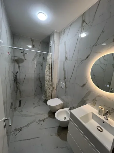 Tirane, jepet me qera apartament 2+1 ,