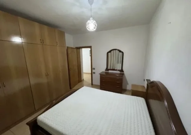 Tirane, jepet me qera apartament 2+1+Aneks+Ballkon Kati 2, 120 m² 400 € (xhamlliku , oxhaku)