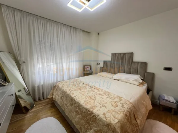 Tirane, shes apartament duplex 3+1+Ballkon Kati 1, 181 m² 310.000 € (Rezidenca Kodra e Diellit 2)