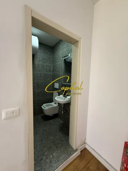 Tirane, shitet dyqan Kati 0, 44 m² 110.000 € (LAPRAKE)