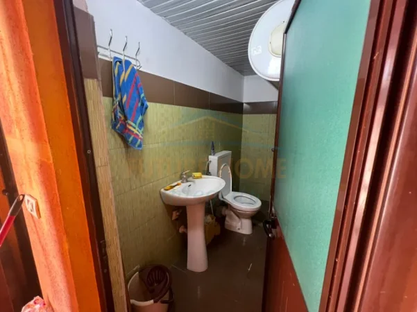 Tirane, jepet me qera Shtepi Private , 3 Dhoma , 3+1 Kati 0, 87 m² 1.000 € (XHAMLLIKU)