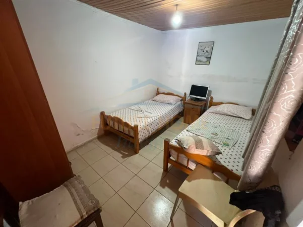 Tirane, jepet me qera Shtepi Private , 3 Dhoma , 3+1 Kati 0, 87 m² 1.000 € (XHAMLLIKU)