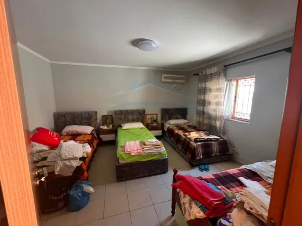 Tirane, jepet me qera Shtepi Private , 3 Dhoma , 3+1 Kati 0, 87 m² 1.000 € (XHAMLLIKU)