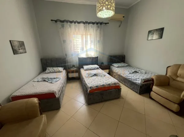 Tirane, jepet me qera Shtepi Private , 3 Dhoma , 3+1 Kati 0, 87 m² 1.000 € (XHAMLLIKU)