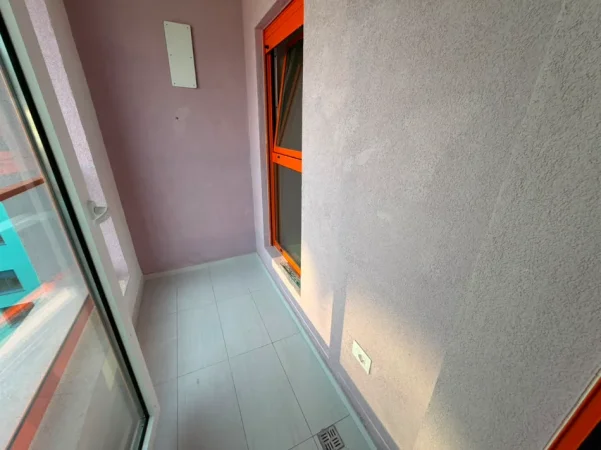 Tirane, jepet me qera apartament 2+1 Kati 9, (Ali Demi)