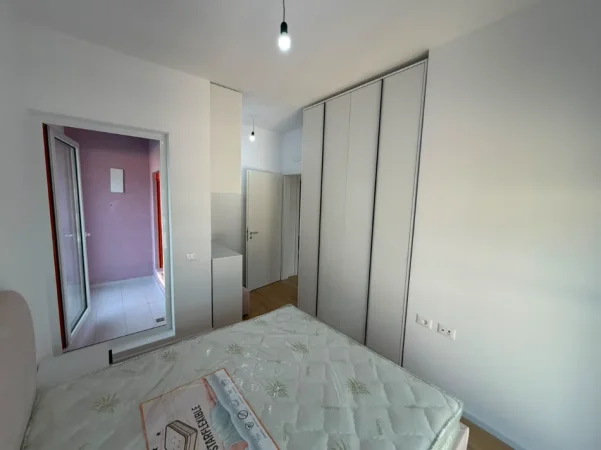 Tirane, jepet me qera apartament 2+1 Kati 9, (Ali Demi)