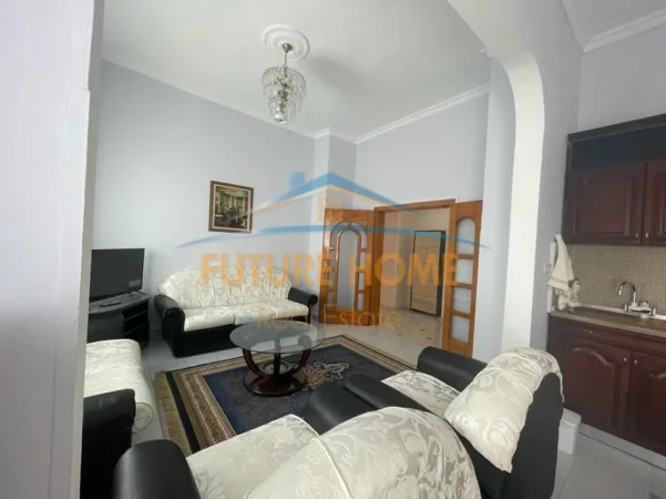Tirane, jepet me qera apartament 2+1 Kati 4, 75 m² 700 € (SHALLVARET)