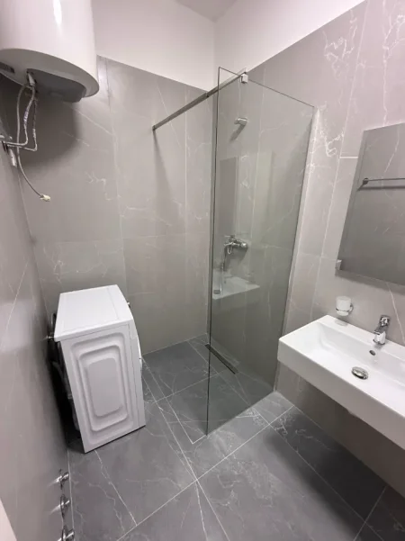 Tirane, jepet me qera apartament 1+1 Kati 4, 70 m² 500 € 