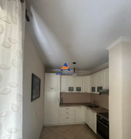 Tirane, jepet me qera apartament 2+1+Ballkon Kati 3, 110 m² 692 € 