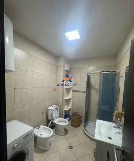 Tirane, jepet me qera apartament 2+1+Ballkon Kati 3, 110 m² 692 € 