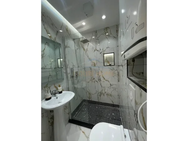 Tirane, jepet me qera apartament duplex 2+1+2 Kati 1, 80 m² 800 € (RRUGA E ELBASANIT)