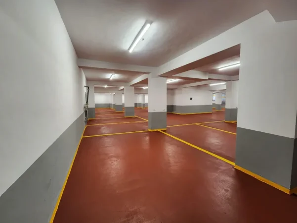 Tirane, shitet garazh | post parkimi Kati -1, 677 m² 700.000 € (Rruga e Durresit)