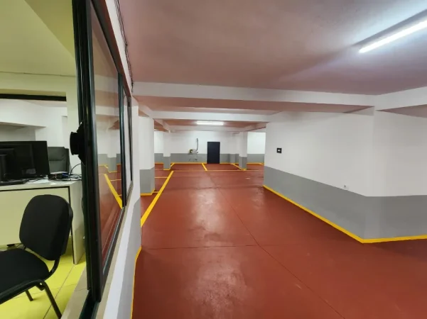 Tirane, shitet garazh | post parkimi Kati -1, 677 m² 700.000 € (Rruga e Durresit)