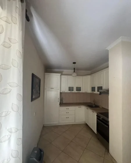 Tirane, jepet me qera apartament 2+1 Kati 3, 110 m² 650 € (Don Bosko)