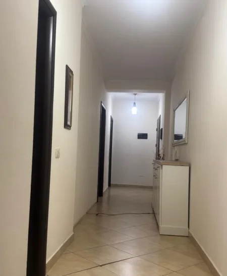 Tirane, jepet me qera apartament 2+1 Kati 3, 110 m² 650 € (Don Bosko)