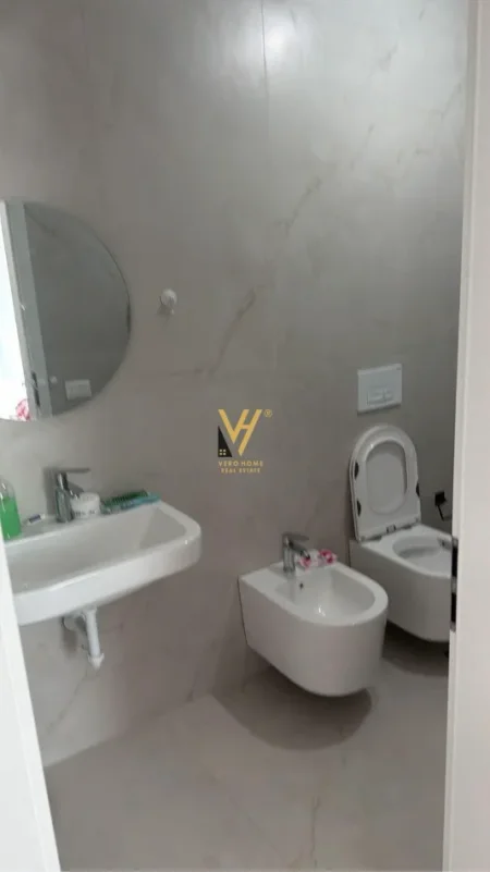 Tirane, jepet me qera apartament 2+1+Ballkon Kati 7, 95 m² 520 € (ALI DEMI)