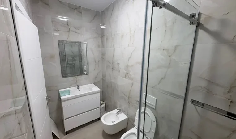 Tirane, jepet me qera apartament 2+1 , 62 m² 570 € 