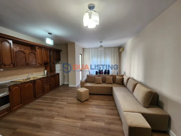 Tirane, jepet me qera apartament 2+1 , 700 € 