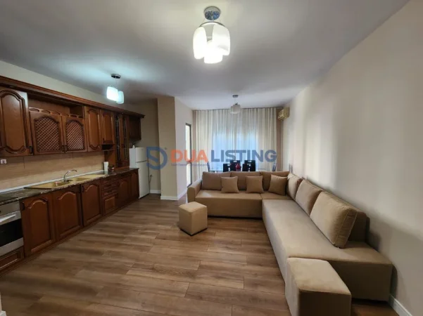 Tirane, jepet me qera apartament 2+1 , 700 € 