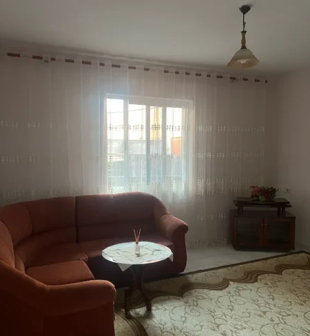 Tirane, jepet me qera apartament 1+1 , 70 m² 400 € 