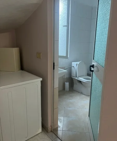 Tirane, jepet me qera apartament 1+1 , 70 m² 400 € 
