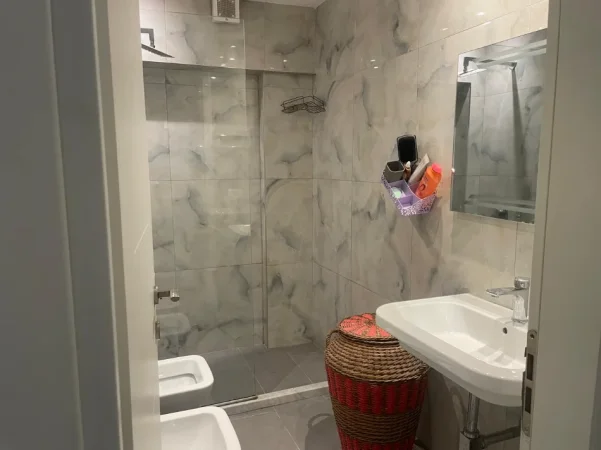 Tirane, jepet me qera 2+1+Aneks+Ballkon Kati 1, 700 €