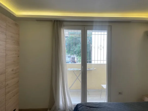 Tirane, jepet me qera 2+1+Aneks+Ballkon Kati 1, 700 €