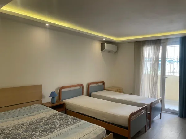 Tirane, jepet me qera 2+1+Aneks+Ballkon Kati 1, 700 €