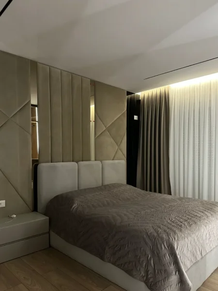 Tirane, jepet me qera apartament 2+1+Aneks+Ballkon Kati 2, 120 m² 1.500 € (Liqeni i Thate Radisson Hotel)