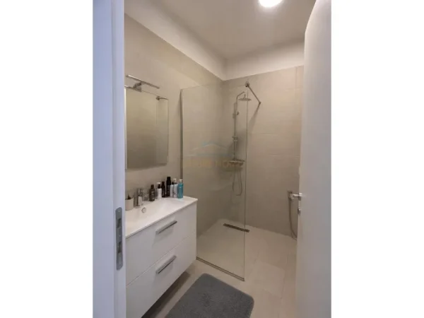 Tirane, shitet apartament 2+1+Ballkon , 118 m² 275.000 €