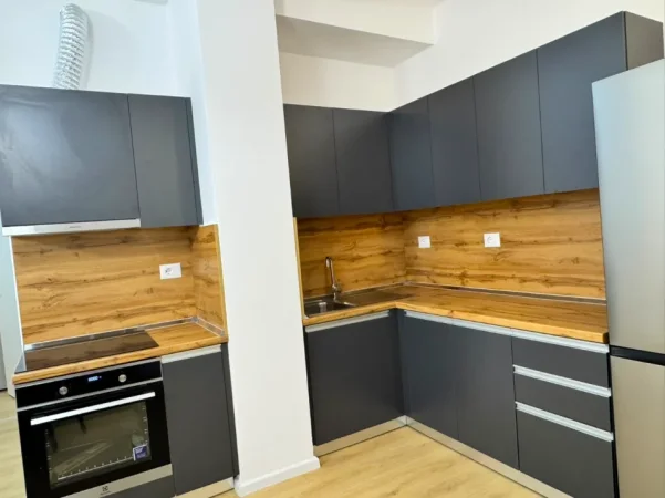 Tirane, jepet me qera apartament 2+1 , 70 m² (Ali Demi)