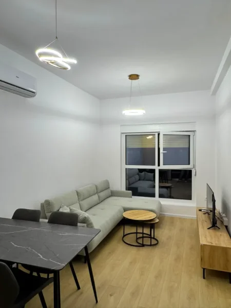 Tirane, jepet me qera apartament 2+1 , 70 m² (Ali Demi)