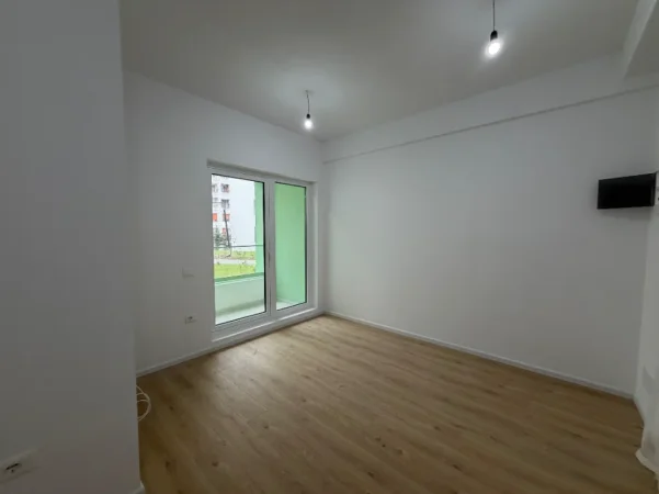 Tirane, jepet me qera ambjent biznesi Kati 0, 45 m² (Ali Demi)