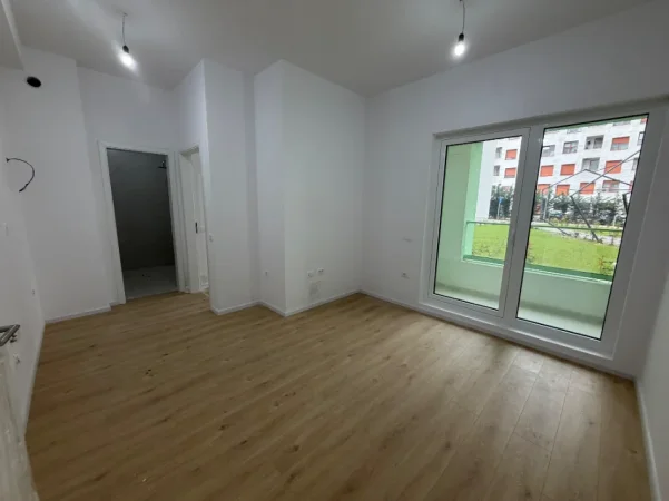 Tirane, jepet me qera ambjent biznesi Kati 0, 45 m² (Ali Demi)
