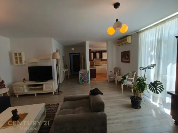 Tirane, jepet me qera apartament 2+1+Ballkon Kati 3, 98 m² 750 € 