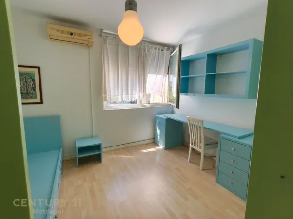 Tirane, jepet me qera apartament 2+1+Ballkon Kati 3, 98 m² 750 € 
