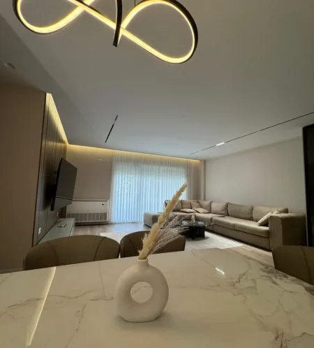 Tirane, jepet me qera apartament 2+1 , 120 m² 1.500 € 