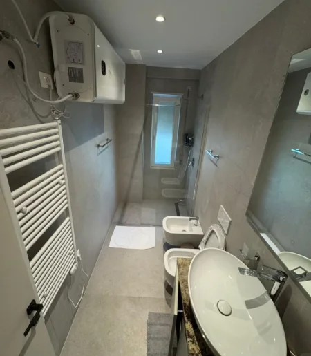 Tirane, jepet me qera apartament 2+1 , 120 m² 1.500 € 