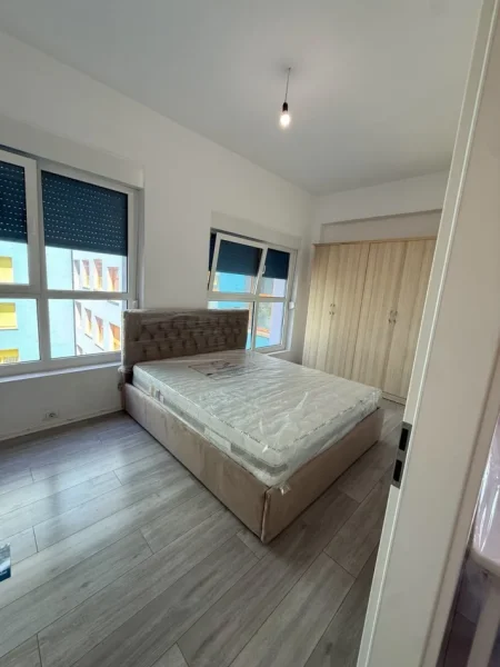 Tirane, jepet me qera apartament 1+1 Kati 2, 65 m² 400 € (Ali Demi)