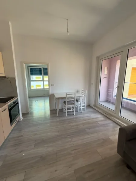 Tirane, jepet me qera apartament 1+1 Kati 2, 65 m² 400 € (Ali Demi)