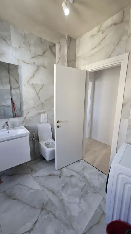 Tirane, jepet me qera apartament 1+1+Ballkon Kati 8, 70 m² 630 € (Astir)