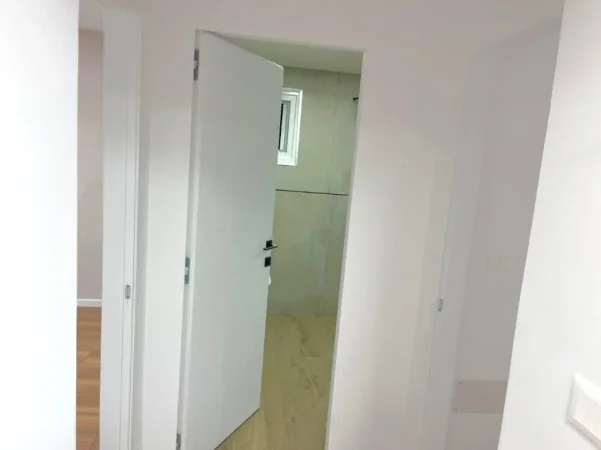 Tirane, jepet me qera ambjent biznesi Kati 2, 78 m² 750 € 