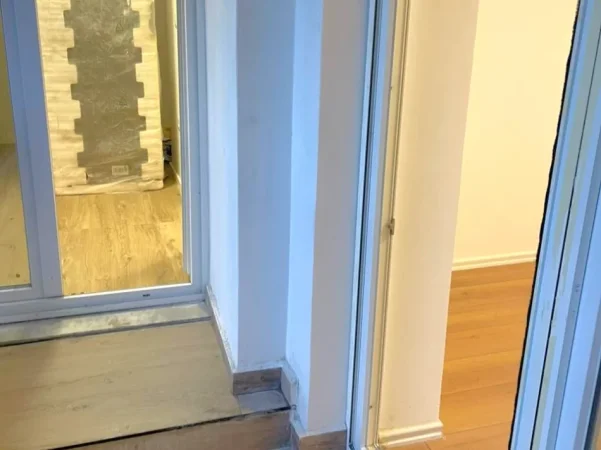 Tirane, jepet me qera ambjent biznesi Kati 2, 78 m² 750 € 