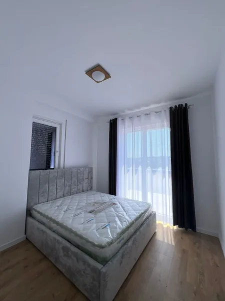 Tirane, jepet me qera apartament 2+1 , 108 m² 500 € (Paskuqan)