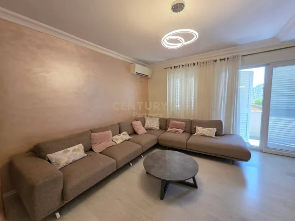 Tirane, jepet me qera apartament 3+1+Ballkon Kati 3, 120 m² 650 € 